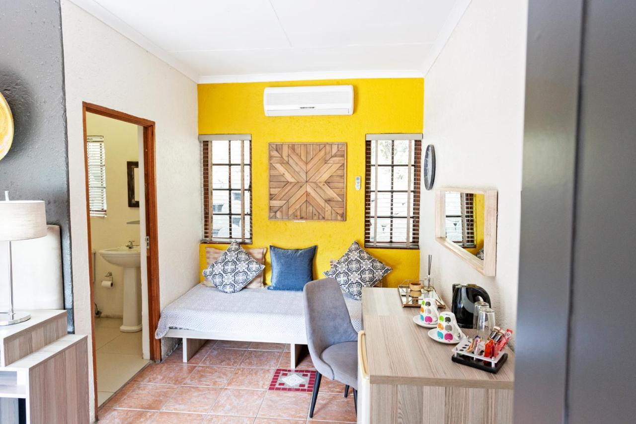 Chez Vincent Hotel Mbombela Bagian luar foto