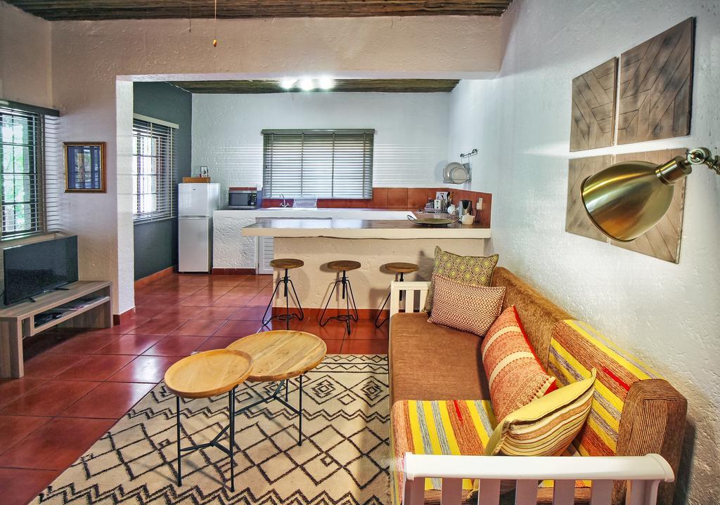 Chez Vincent Hotel Mbombela Bagian luar foto